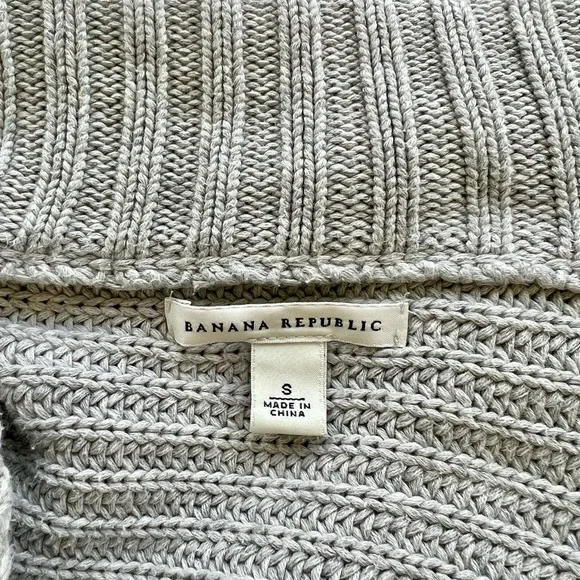Banana Republic Sweater - Picture 5 of 5